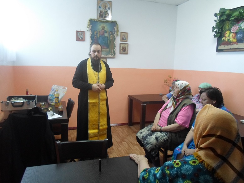 Посещение домов престарелых настоятелем Свято- Троицкой церкви села Маньково- Калитвенское